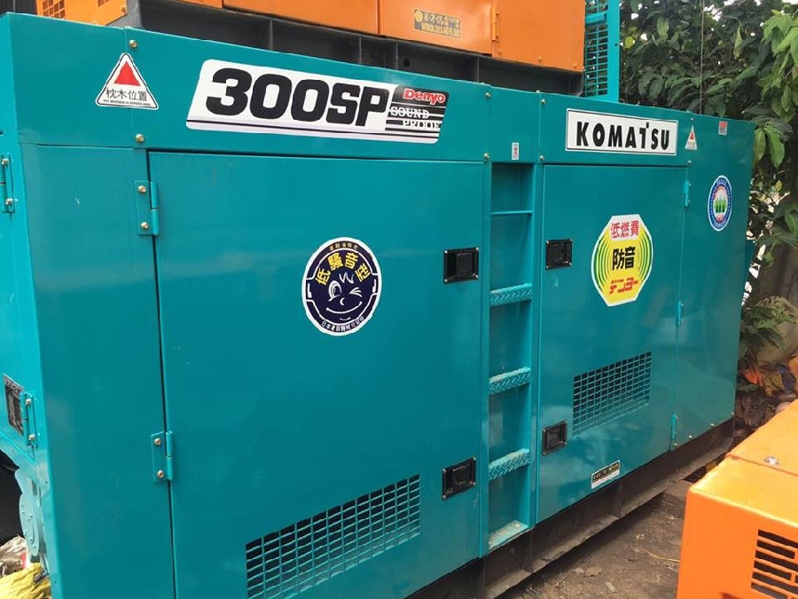 Chi tiết máy phát điện công nghiệp cũ Komatsu 300kva động cơ Denyo