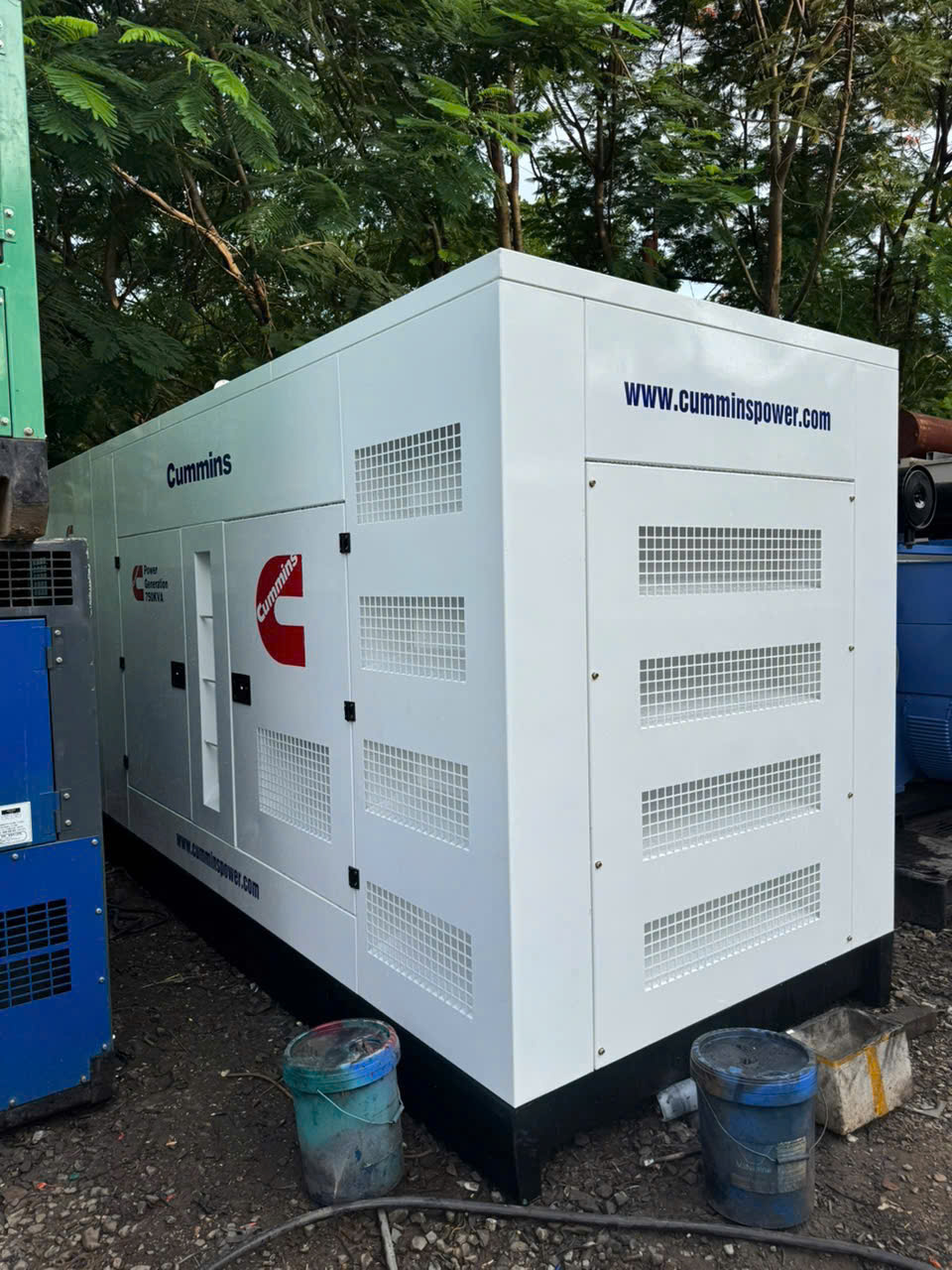 Máy phát điện Cummins 750kVA cũ chạy dầu 3 pha giá rẻ