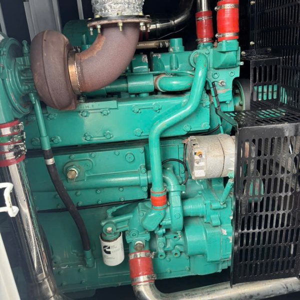 Máy phát điện Cummins 750kVA cũ chạy dầu 3 pha giá rẻ