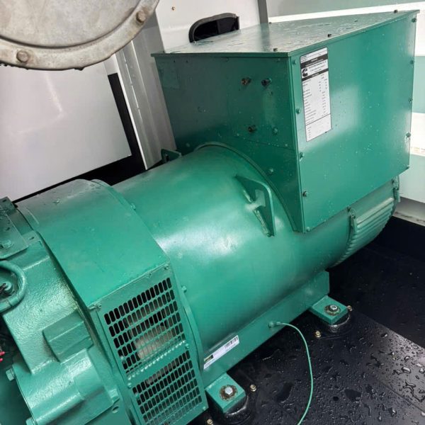 Máy phát điện Cummins 750kVA cũ chạy dầu 3 pha giá rẻ